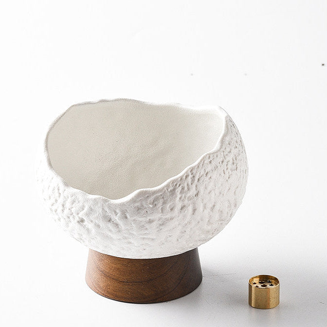 Brûle-encens calice en céramique Wabi-Sabi avec insert en laiton et socle en bois