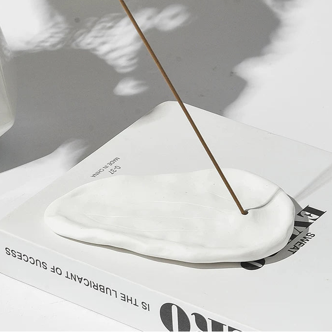 Leaf-Shaped Ceramic Incense Holder | Zen Portable Ash Catcher