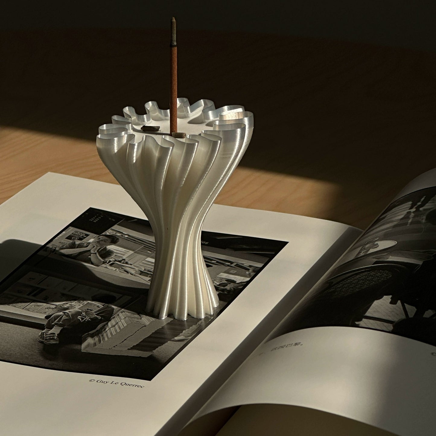 3D Sculpted Incense Holder – Modern Minimalist Stone-Resin Burner