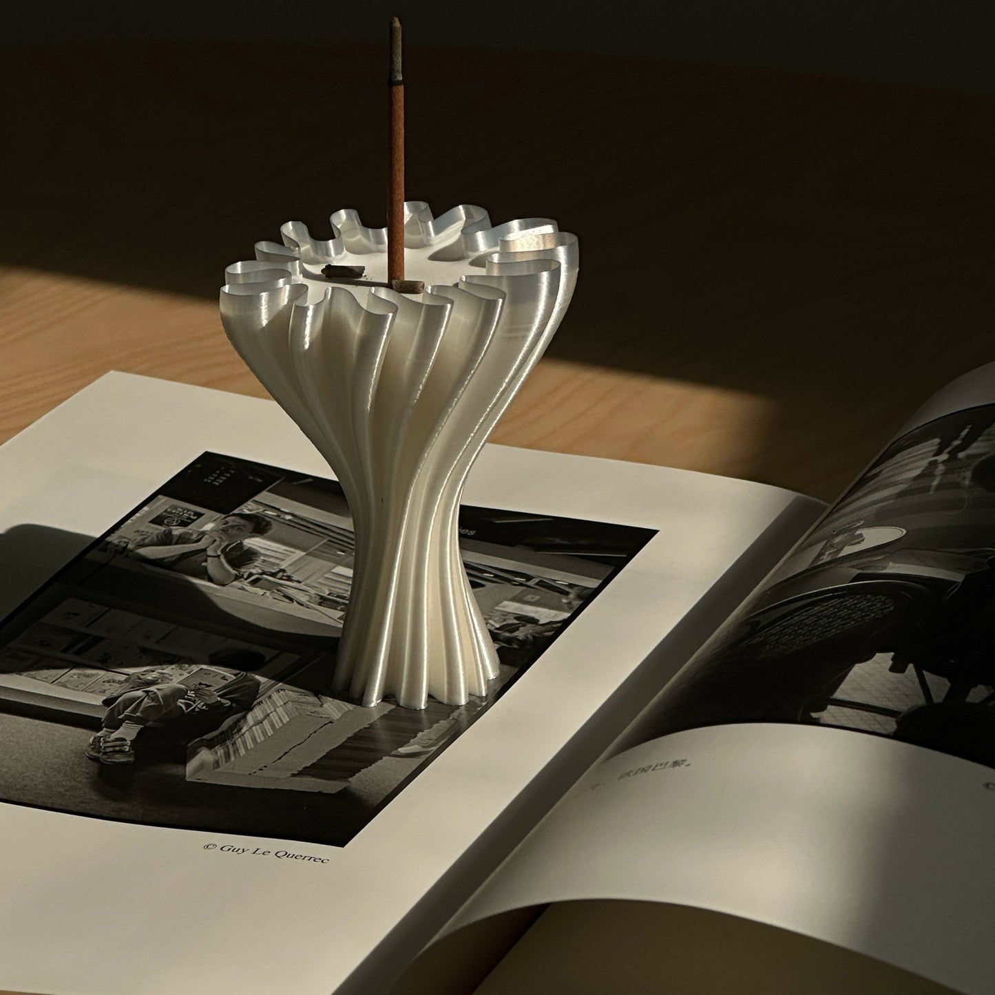 3D Sculpted Incense Holder – Modern Minimalist Stone-Resin Burner