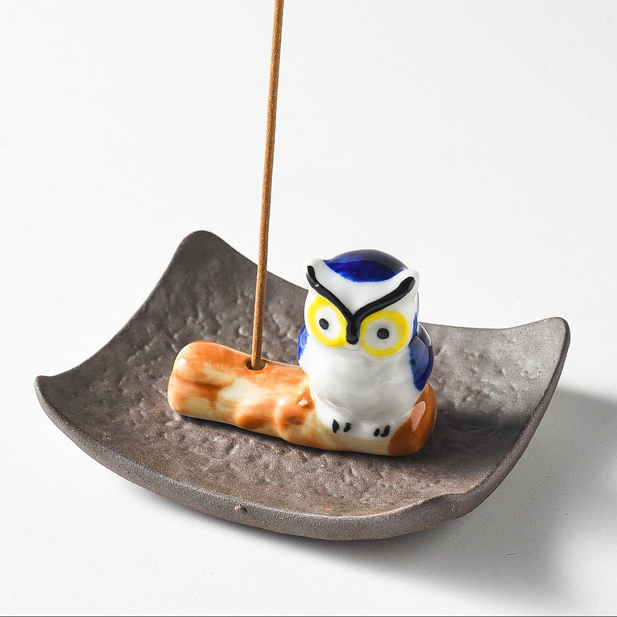 Ensemble porte-encens hibou en céramique : figurine peinte à la main et cendrier à carreau