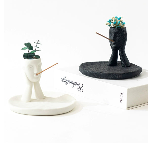 Ceramic Yoga Incense Holder – Minimalist Meditation & Aromatherapy Decor