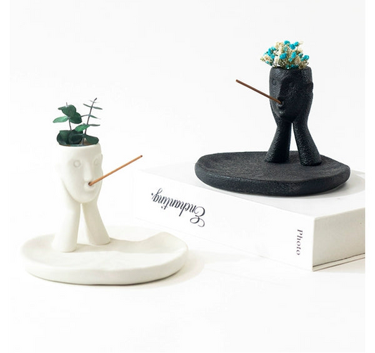 Ceramic Yoga Incense Holder – Minimalist Meditation & Aromatherapy Decor