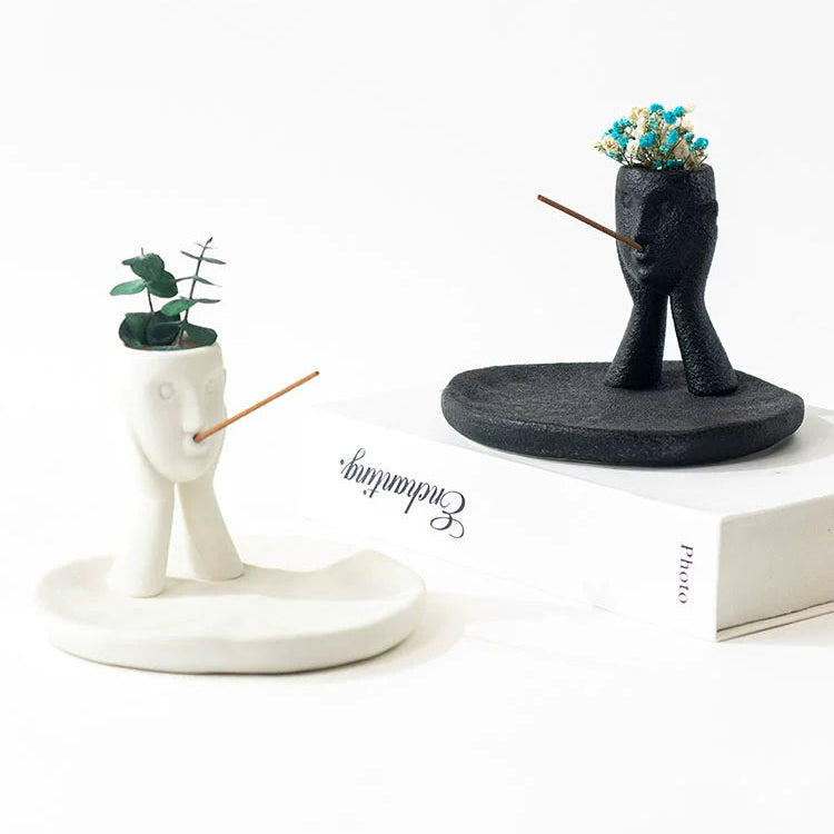 Ceramic Yoga Incense Holder – Minimalist Meditation & Aromatherapy Decor