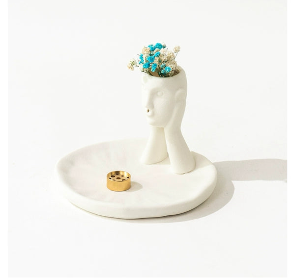 Ceramic Yoga Incense Holder – Minimalist Meditation & Aromatherapy Decor
