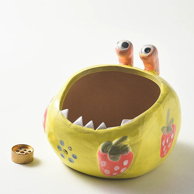 風変わりなモンスターのセラミック製香立て（9穴真鍮製インサート付き）