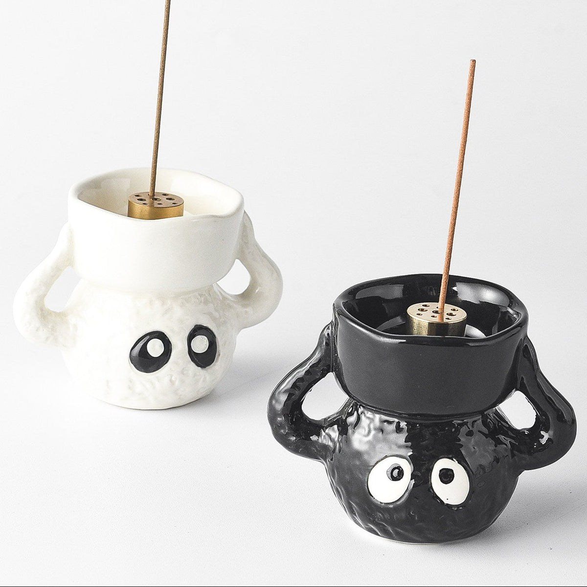 Niedlicher Keramik-Räucherstäbchenhalter in Tierform