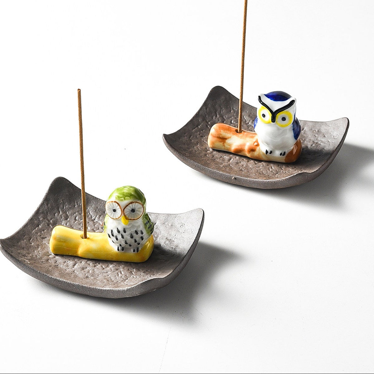 Ensemble porte-encens hibou en céramique : figurine peinte à la main et cendrier à carreau