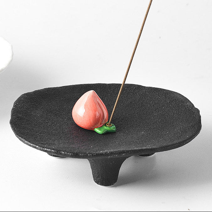 手作りの桃の陶器製香立てセット