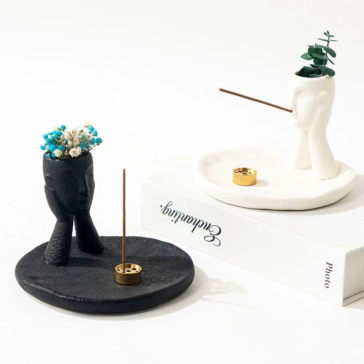 Ceramic Yoga Incense Holder – Minimalist Meditation & Aromatherapy Decor