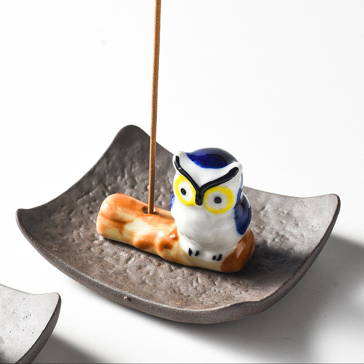Ensemble porte-encens hibou en céramique : figurine peinte à la main et cendrier à carreau