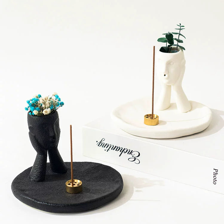 Ceramic Yoga Incense Holder – Minimalist Meditation & Aromatherapy Decor