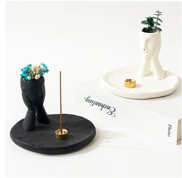 Ceramic Yoga Incense Holder – Minimalist Meditation & Aromatherapy Decor